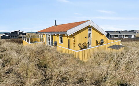 Bjarni - 239M from the Sea: Casa, Casa, Puerta, Techo, Cabaña, Inmuebles, Jardín, Sombra, Vía Muerta, Yarda