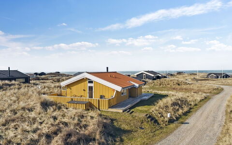 Bjarni - 239M from the Sea: Casa, Casa, Puerta, Techo, Cabaña, Inmuebles, Jardín, Sombra, Vía Muerta, Yarda