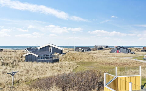 Bjarni - 239M from the Sea: Casa, Casa, Puerta, Techo, Cabaña, Inmuebles, Jardín, Sombra, Vía Muerta, Yarda