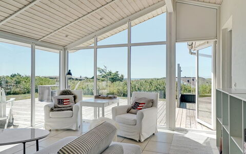 Aella - 150M from the Sea: Porche, Casa, Techo, Diseño De Interiores, Puerta, Suelo, Sala, Silla, Cubierta