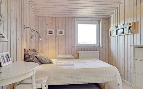 Aella - 150M from the Sea: Diseño De Interiores, Habitación, Piso, Madera, Suelo, Cama, Techo, Mueble, Habitación, Encendiendo