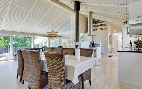 Harriet - 800M from the Sea: Madera, Techo, Suelo, Piso, Diseño De Interiores, Casa, Puerta, Suelos De Madera, Porche, Madera Dura
