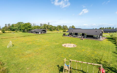 Engelina - 1.3Km from the Sea: Hierba, Casa, Techo, Casa, Cabaña, Arbusto, El Terreno Del Lote, Área Rural, Casa De Campo, Cobertura Del Suelo