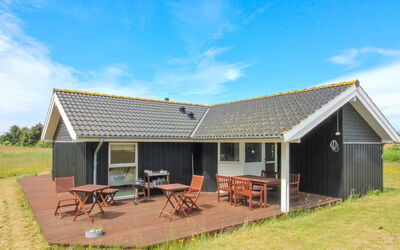 Bengt - 1Km from the Sea