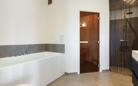 Fannie - 250M from the Sea: Piso, Suelo, Pared, Diseño De Interiores, Madera, Arreglo De Tubería, Baño, Plomería, Habitación, Techo