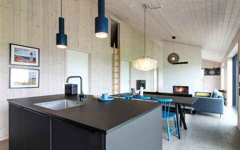 Fannie - 250M from the Sea: Diseño De Interiores, Mueble, Lámpara, Cocina, Mostrador, Madera, Techo, Piso, Casa, Cocina Y Comedor Mesa