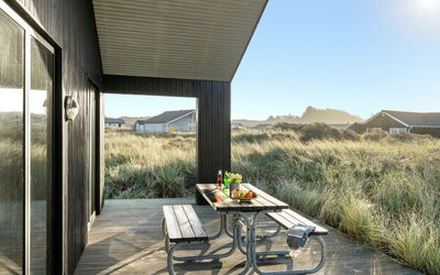 Fannie - 250M from the Sea