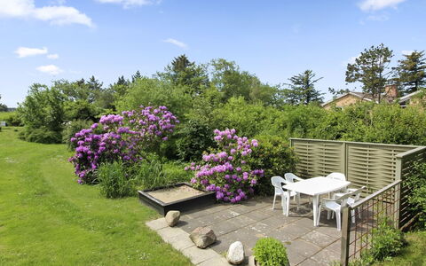 Sonya - 1Km from the Sea: Piscina, Mueble Para Exteriores, Mueble, Recurso, Losa, Eco Hotel, Sombra, Silla, Ocio, Inmuebles