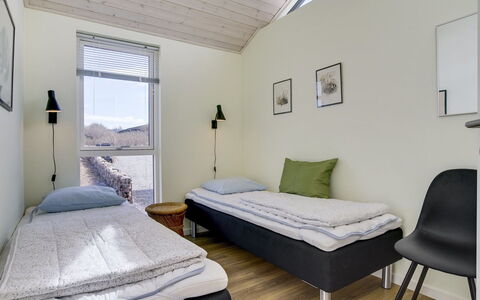 Luci - 500M from the Sea: Casa, Casa, Puerta, Techo, Cabaña, Inmuebles, Jardín, Sombra, Vía Muerta, Yarda
