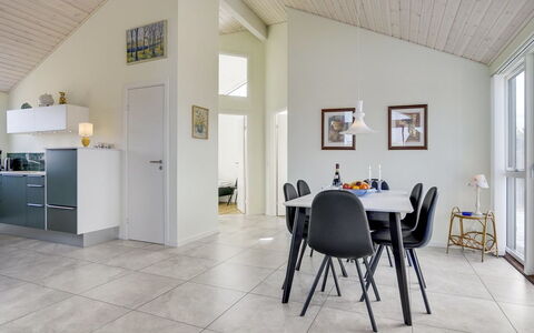 Luci - 500M from the Sea: Casa, Casa, Puerta, Techo, Cabaña, Inmuebles, Jardín, Sombra, Vía Muerta, Yarda