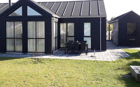 Luci - 500M from the Sea: Casa, Casa, Puerta, Techo, Cabaña, Inmuebles, Jardín, Sombra, Vía Muerta, Yarda