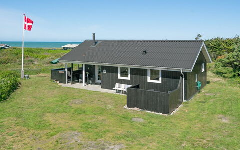 Hubert - 150M from the Sea: Casa, Casa, Puerta, Techo, Cabaña, Inmuebles, Jardín, Sombra, Vía Muerta, Yarda