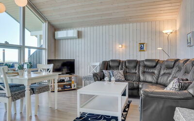 Hubert - 150M from the Sea