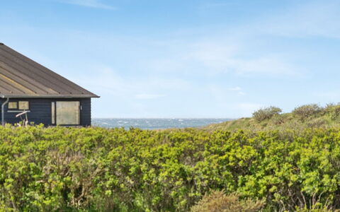 Alfhild - 297M from the Sea: Casa, Casa, Puerta, Techo, Cabaña, Inmuebles, Jardín, Sombra, Vía Muerta, Yarda