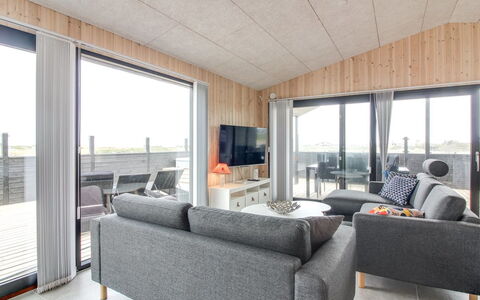 Heilo - 300M from the Sea: Madera, Techo, Arquitectura, Casa, Casa, Cabaña, Vía Muerta, Madera Dura, Pendiente, Inmuebles