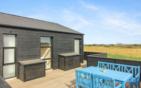 Heilo - 300M from the Sea: Madera, Techo, Arquitectura, Casa, Casa, Cabaña, Vía Muerta, Madera Dura, Pendiente, Inmuebles