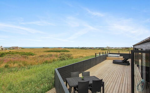 Heilo - 300M from the Sea: Madera, Techo, Arquitectura, Casa, Casa, Cabaña, Vía Muerta, Madera Dura, Pendiente, Inmuebles