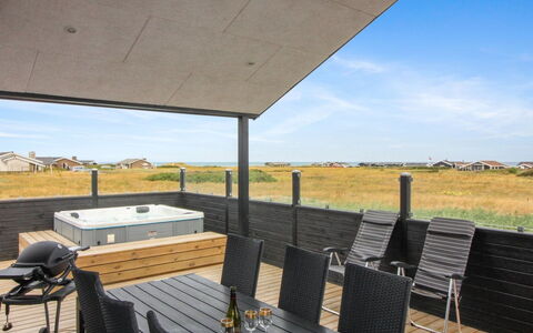 Heilo - 300M from the Sea: Madera, Techo, Arquitectura, Casa, Casa, Cabaña, Vía Muerta, Madera Dura, Pendiente, Inmuebles