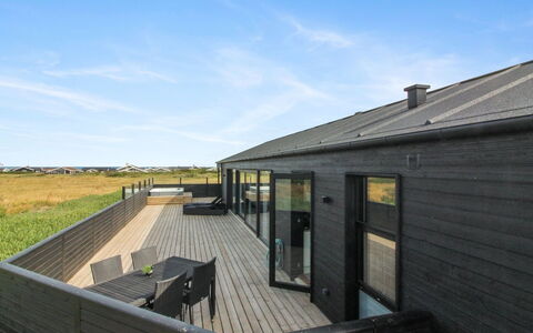 Heilo - 300M from the Sea: Madera, Techo, Arquitectura, Casa, Casa, Cabaña, Vía Muerta, Madera Dura, Pendiente, Inmuebles