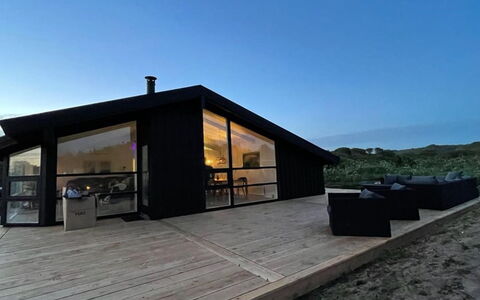 Amalie - 650M from the Sea: Mueble, Diseño De Interiores, Piso, Madera, Suelo, Techo, Suelos De Madera, Silla, Mesa, Encendiendo