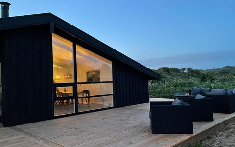 Amalie - 650M from the Sea: Mueble, Diseño De Interiores, Piso, Madera, Suelo, Techo, Suelos De Madera, Silla, Mesa, Encendiendo