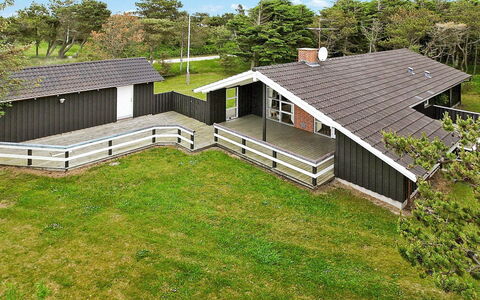 Andersen - 827M from the Sea: Diseño De Interiores, Techo, Departamento, Piso, Mueble, Suelo, Habitación, Encendiendo, Casa, Sofá