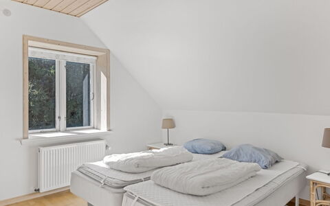 Etta - 957M from the Sea: Madera, Mueble, Diseño De Interiores, Piso, Suelo, Textil, Habitación, Encendiendo, Linos, Cama