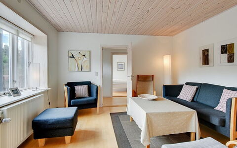 Etta - 957M from the Sea: Diseño De Interiores, Piso, Suelo, Pared, Mueble, Madera, Techo, Suelos De Madera, Sala, Habitación
