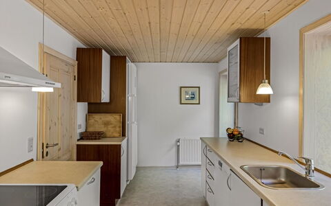 Etta - 957M from the Sea: Cocina, Mostrador, Diseño De Interiores, Piso, Techo, Madera, Aparato De Cocina, Gabinetes, Suelo, Mueble
