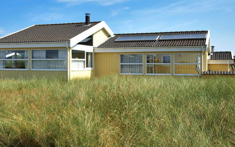 Thorir - 542M from the Sea: Madera, Mueble, Departamento, Habitación, Techo, Manchas De Madera, Silla, Madera Dura, Barniz, Maderas