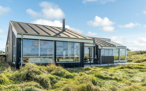 Simona - 300M from the Sea: Arquitectura, Techo, Casa, Material Compuesto, La Luz Del Día, Vía Muerta, Entrada De Coches