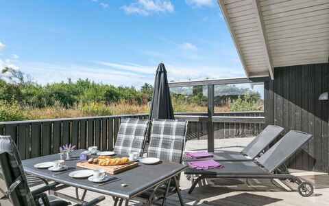 Aria - 1.2Km from the Sea: Mueble, Madera, Mueble Para Exteriores, Silla, Porche, Mesa, Cocina Y Comedor Mesa, Mesa Al Aire Libre, Cubierta, Madera Dura