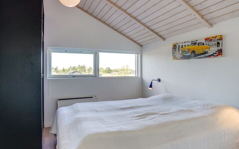Aria - 1.2Km from the Sea: Techo, Habitación, Diseño De Interiores, Cama, Suelo, Lecho, Habitación, Sábana, Marco De La Cama, Lámpara