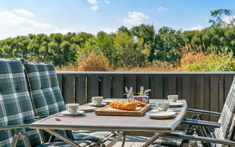 Aria - 1.2Km from the Sea: Mueble, Mueble Para Exteriores, Silla, Mesa, Mesa Al Aire Libre, Cocina Y Comedor Mesa, Patio, Jardín, Cubierta, Mesa De Café
