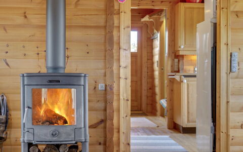 Thrym - 900M from the Sea: Madera, Aparato De Cocina, Electrodoméstico, Electrodoméstico, Manchas De Madera, Madera Dura, Estufa, Estufa De Leña, Cocina, Cuarto De Troncos