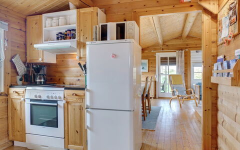 Thrym - 900M from the Sea: Madera, Cocina, Electrodoméstico, Aparato De Cocina, Casa, Techo, Madera Dura, Cabaña, Manchas De Madera, Habitación