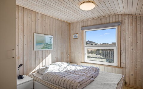 Vili - 441M from the Sea: Madera, Techo, Suelo, Piso, Habitación, Diseño De Interiores, Cama, Habitación, Madera Dura, Casa