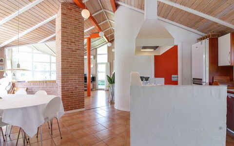 Carlina - 1.3Km from the Sea: Piso, Diseño De Interiores, Techo, Madera, Suelo, Mueble, Silla, Lámpara, Habitación, Cocina
