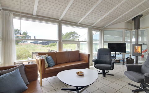 Ilmo - 950M from the Sea: Mueble, Diseño De Interiores, Piso, Suelo, Madera, Sofá, Techo, Sala, Habitación, Silla