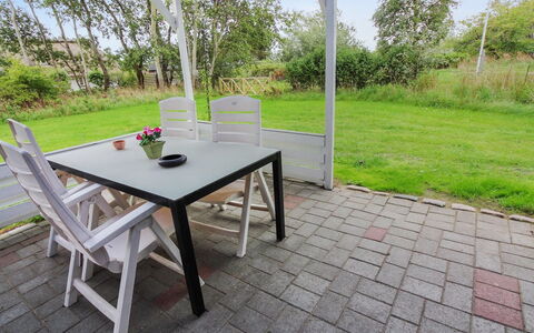 Hennrik - 500M from the Sea: Piscina, Mueble Para Exteriores, Mueble, Recurso, Losa, Eco Hotel, Sombra, Silla, Ocio, Inmuebles