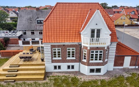 Kosara - 50M from the Sea: Arquitectura, Techo, Casa, Material Compuesto, La Luz Del Día, Vía Muerta, Entrada De Coches