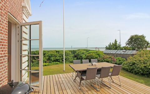 Kosara - 50M from the Sea: Arquitectura, Techo, Casa, Material Compuesto, La Luz Del Día, Vía Muerta, Entrada De Coches