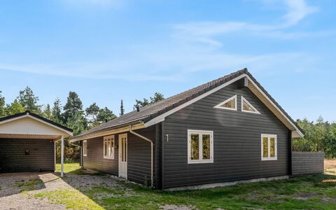 Jurgis - 300M from the Sea: Madera, Casa, Casa, Cabaña, Techo, Vía Muerta, Área Rural, Inmuebles, Yarda, Entrada De Coches