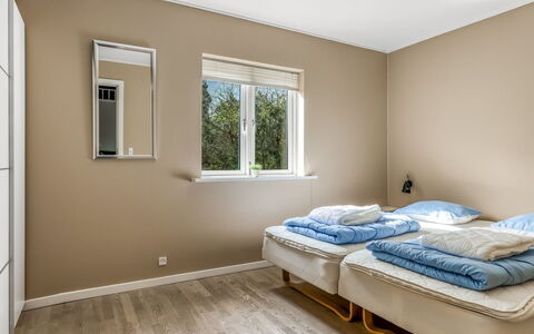 Ellie - 300M from the Sea: Pared, Diseño De Interiores, Suelo, Piso, Habitación, Madera, Cama, Techo, Habitación, Encendiendo