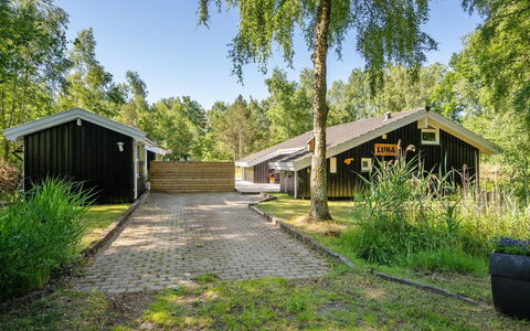 Mika - 1Km from the Sea: Madera, Casa, Porche, Cubierta, Madera Dura, Techo, Manchas De Madera, Suelos De Madera, Eco Hotel
