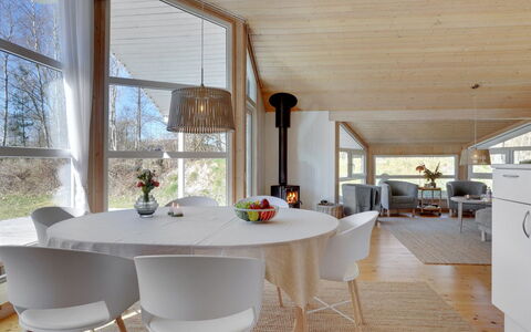 Mika - 1Km from the Sea: Madera, Casa, Porche, Cubierta, Madera Dura, Techo, Manchas De Madera, Suelos De Madera, Eco Hotel