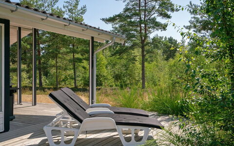 Adelisa - 600M from the Sea: Madera, Casa, Porche, Cubierta, Madera Dura, Techo, Manchas De Madera, Suelos De Madera, Eco Hotel