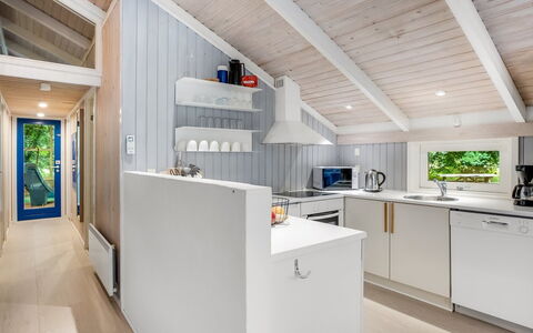 Lovis - 600M from the Sea: Madera, Diseño De Interiores, Techo, Piso, Cocina, Suelo, Mostrador, Electrodoméstico, Casa, Mueble