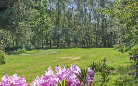Hartvig - 800M from the Sea: Madera, Casa, Porche, Cubierta, Madera Dura, Techo, Manchas De Madera, Suelos De Madera, Eco Hotel