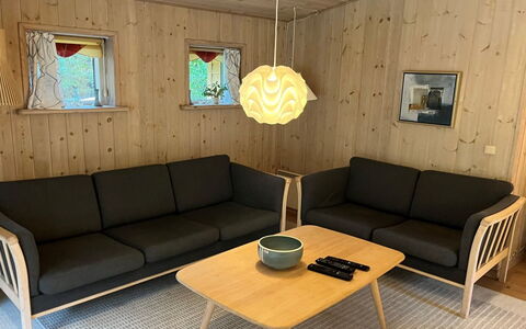 Eljena - 600M from the Sea: Mueble, Diseño De Interiores, Piso, Madera, Suelo, Techo, Suelos De Madera, Silla, Mesa, Encendiendo